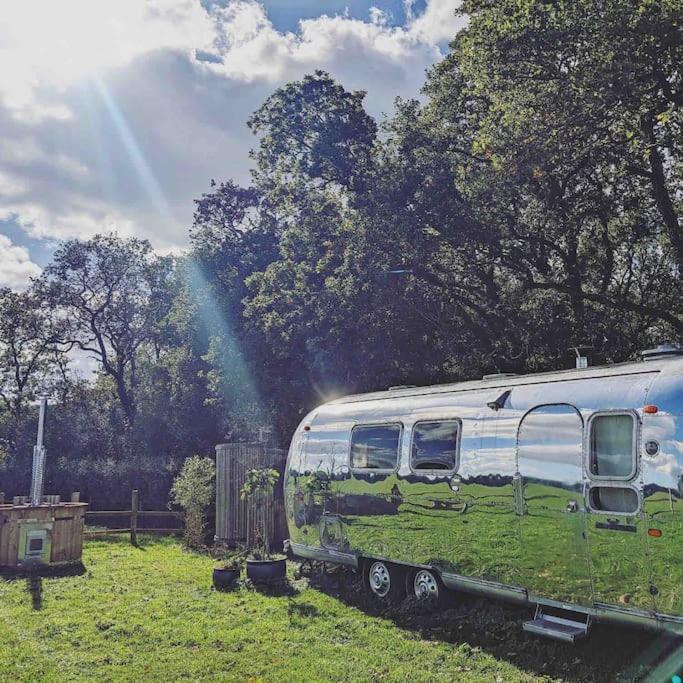 Airstream, Vintage American Caravan & Hottub اشبورتون المظهر الخارجي الصورة