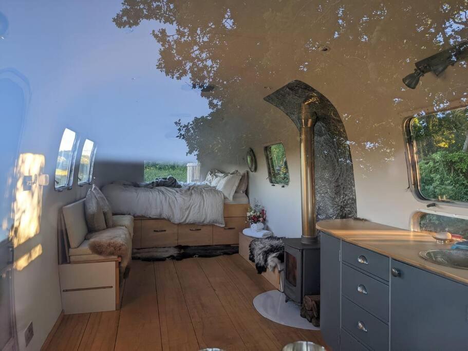 Airstream, Vintage American Caravan & Hottub اشبورتون المظهر الخارجي الصورة
