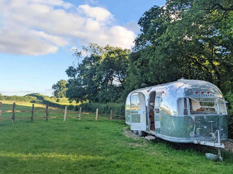 Airstream, Vintage American Caravan & Hottub اشبورتون المظهر الخارجي الصورة