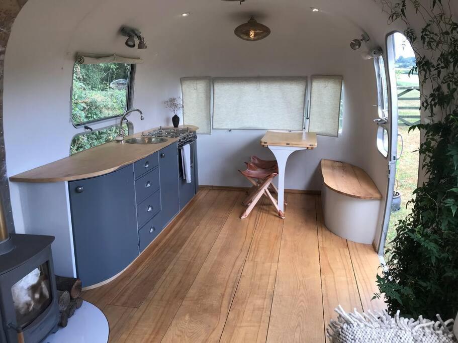 Airstream, Vintage American Caravan & Hottub اشبورتون المظهر الخارجي الصورة